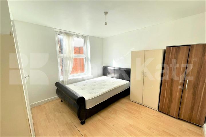 Two bedroom flat in Archway situated on the first floor of a gated conversion Holloway Road, Archway 